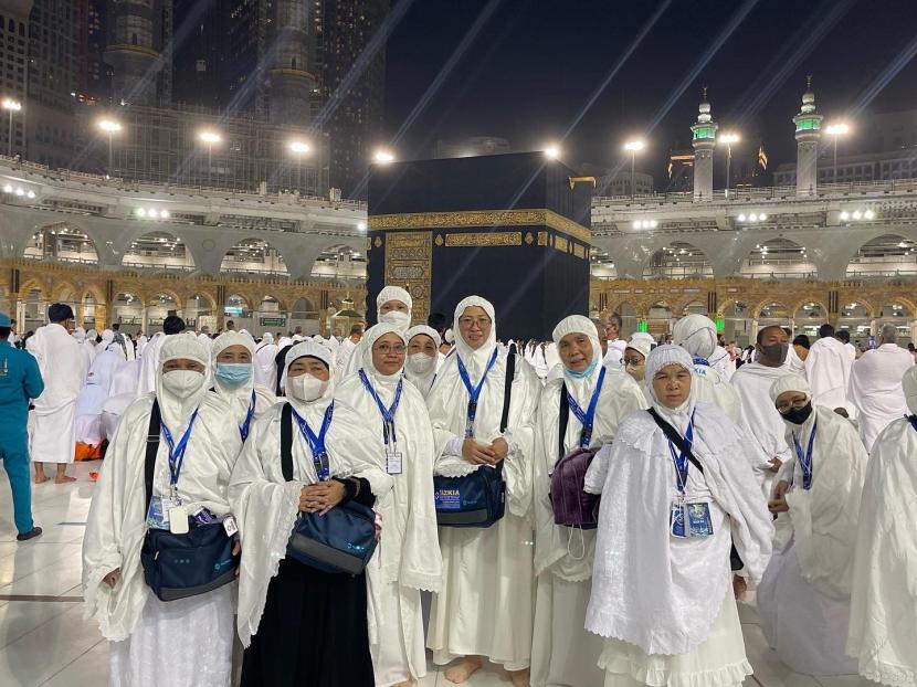 Sholat di Masjid Nabawi